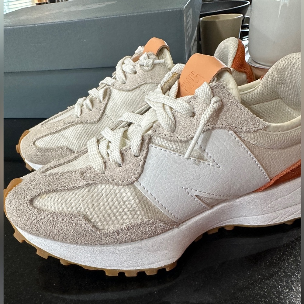 New Balance WS327 - beige -size US W5